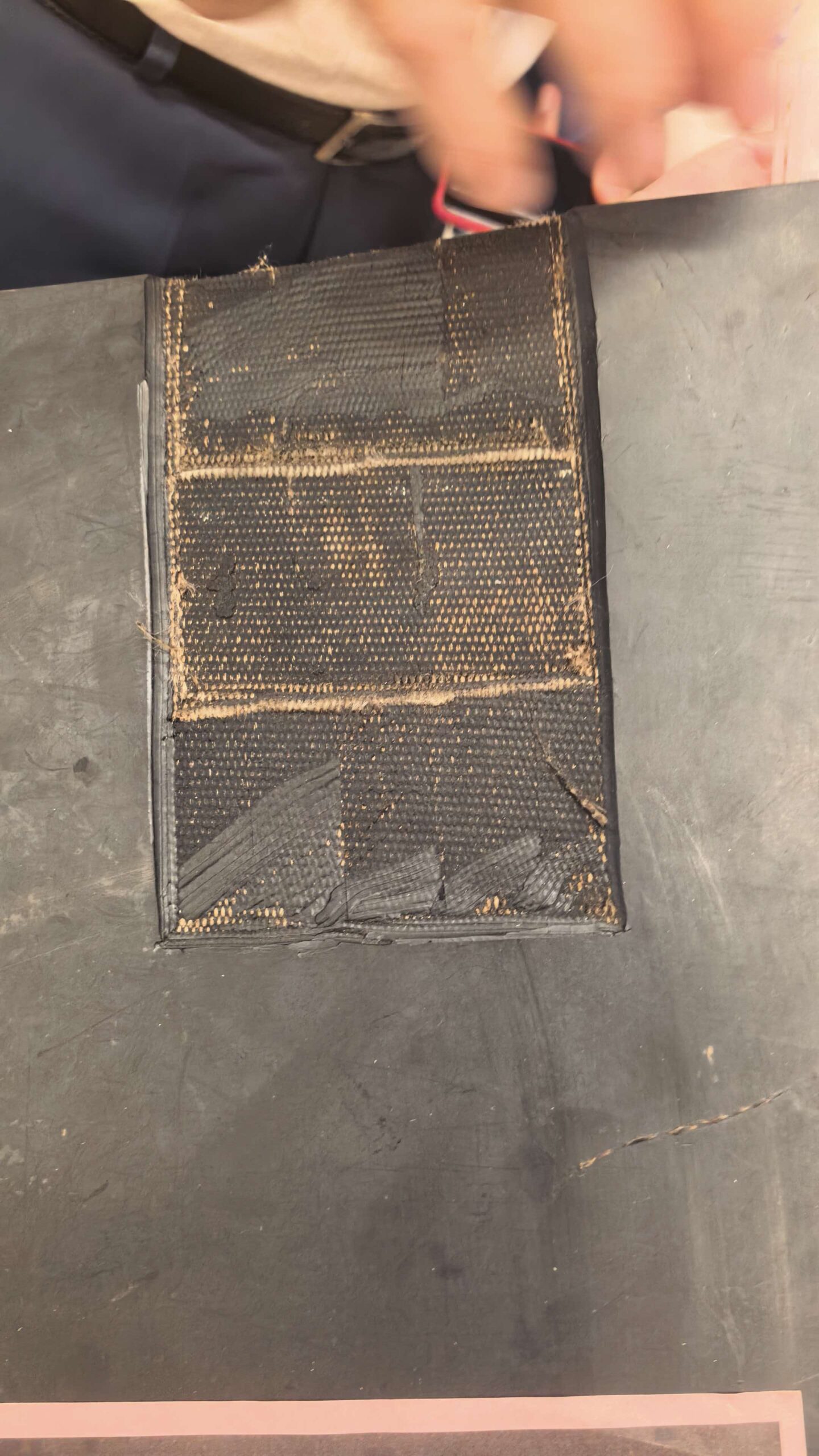 Heat-resistant conveyor belt material